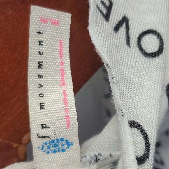 Free People Movement High Jump Logo Long Sleeve Size Medium - Picture 6 of 11